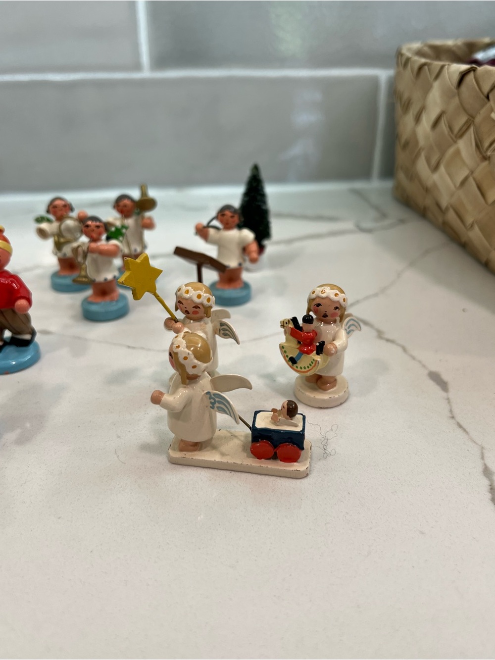 Vintage Lot of Wendt and Kuhn Erzegebirge German Miniature Wood Children/Angels - Picture 3 of 16